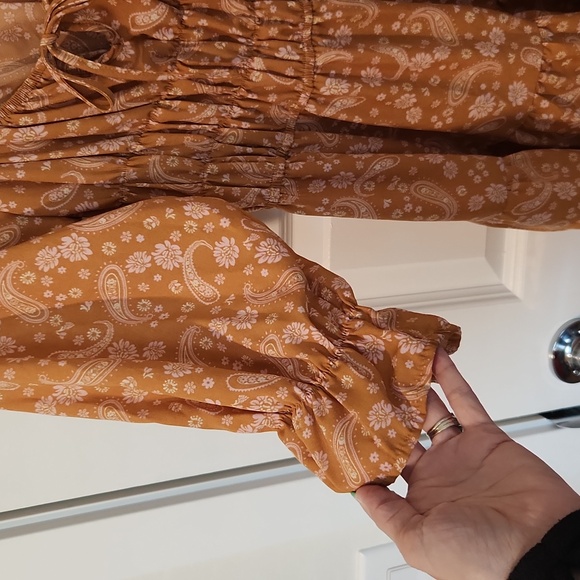 Really Pretty Paisley Dress! - Picture 3 of 4